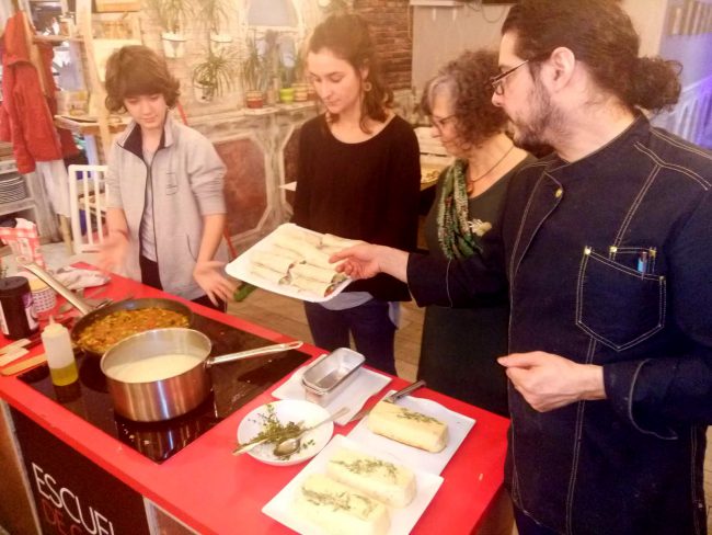 Café de la ciencia en el restaurante Plademunt