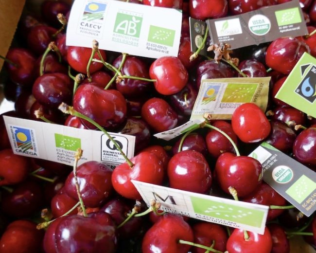 Cerezas con diferentes certificaciones