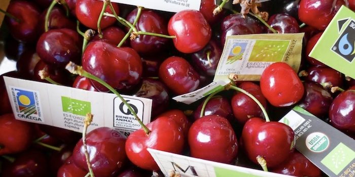 Cerezas con diferentes certificaciones