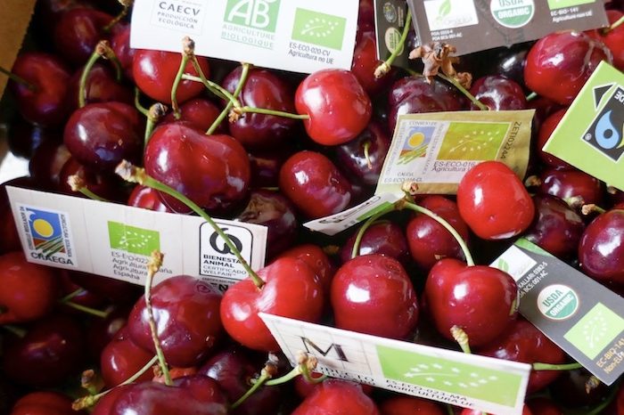 Cerezas con diferentes certificaciones